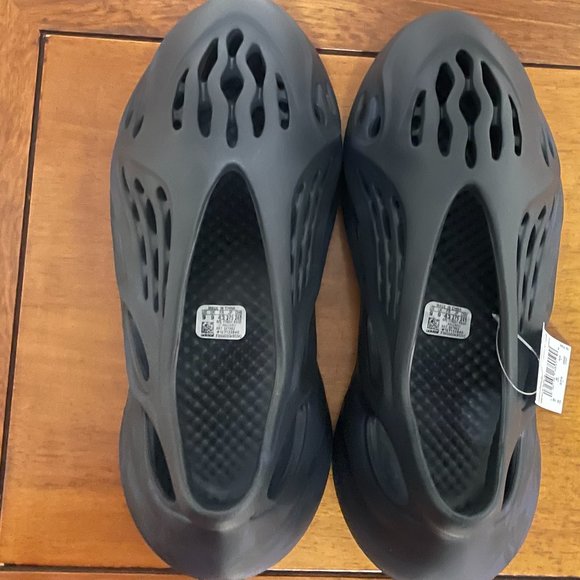 Yezzy Foam Runner Onyx(Size)11 - Picture 1 of 5